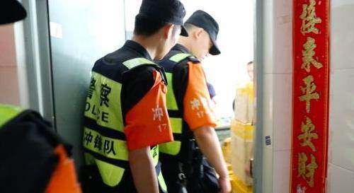 深圳警方捣毁一处在京东售卖假冒三星手机配件