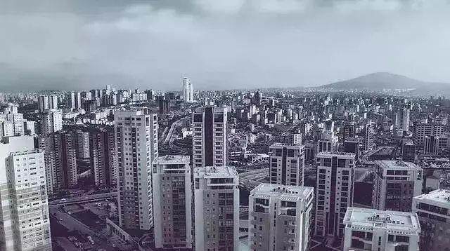 马云、潘石屹说房价会降,他却说会涨,到底谁说