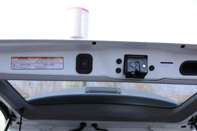2018款丰田塞纳SE-T国内抢先实拍 更帅更安全MPV的终极选择