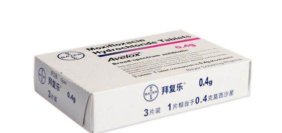 24岁女子发烧吃感冒药后,皮肤一碰就掉,送医时