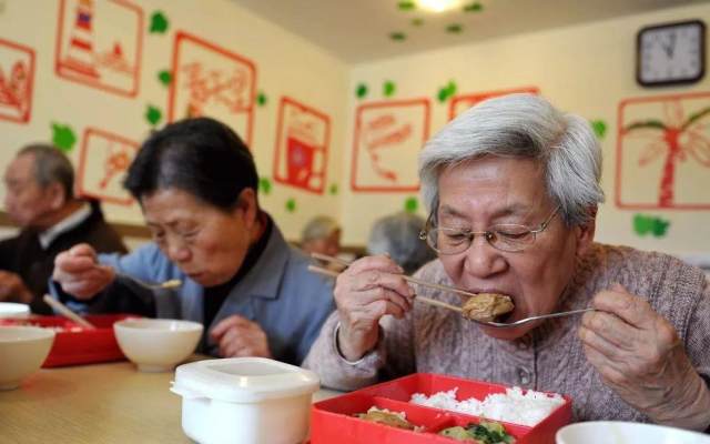 你以为吃饭总咬到舌头是想吃肉?错!可能是个危