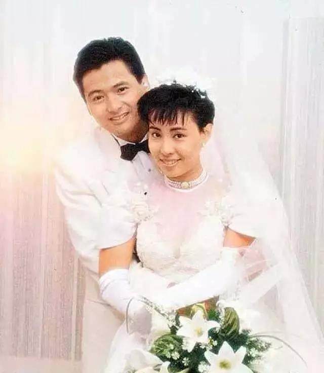 发嫂每年生日,发哥都会制造惊喜1986年,发哥与陈荟莲结了婚.