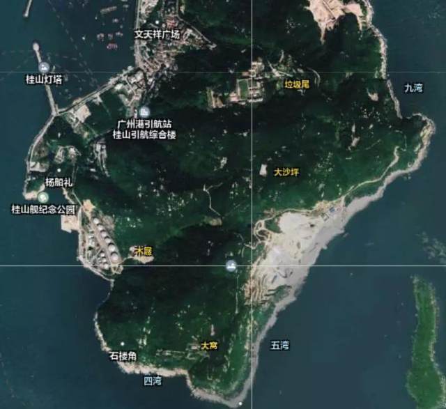 下面是桂山岛的卫星图(分为北,中,南三部分截屏),可以看到填海其实