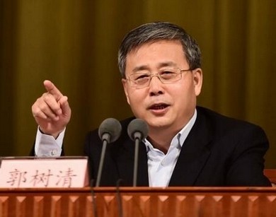 郭树清:发挥保险资金投资优势 化解上市公司股