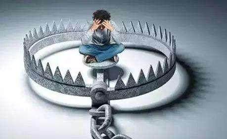 女生美容2000元转身变1万8,真黑!