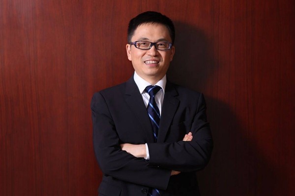 百丽退市私有化后,他旗下的高瓴资本持有其57.